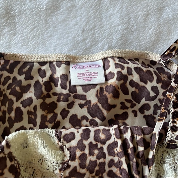 Enchanting leopard print lace trim cami top - Picture 3 of 6